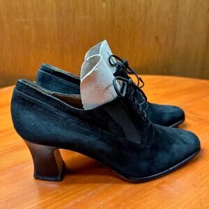 Battaglia Black Suede Lace-up Pump - Sz 37.5